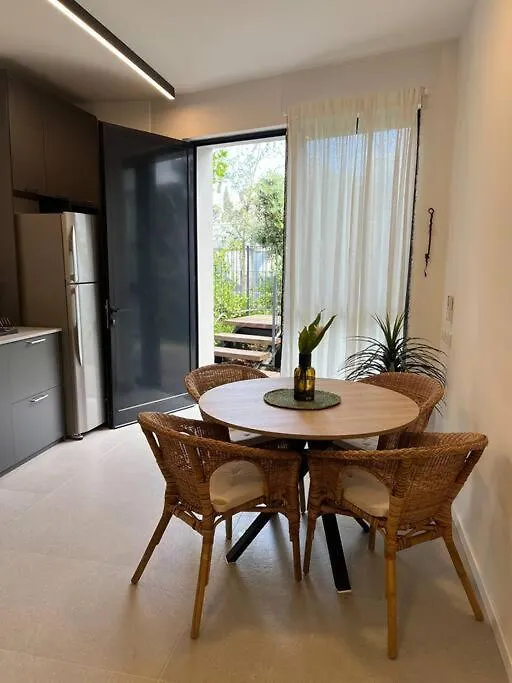 Simply With Love-Haifa Apartment